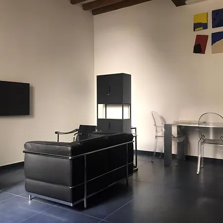 Domus Apartment