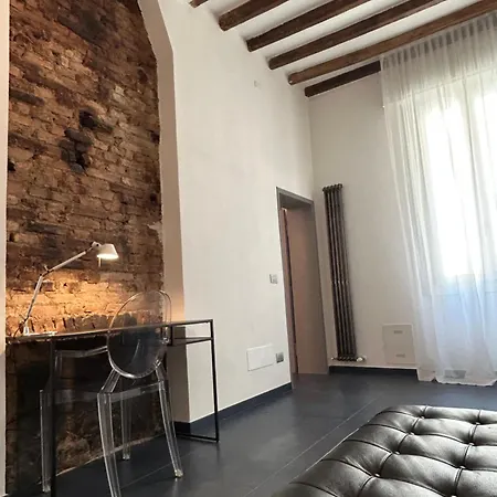 Domus Apartment